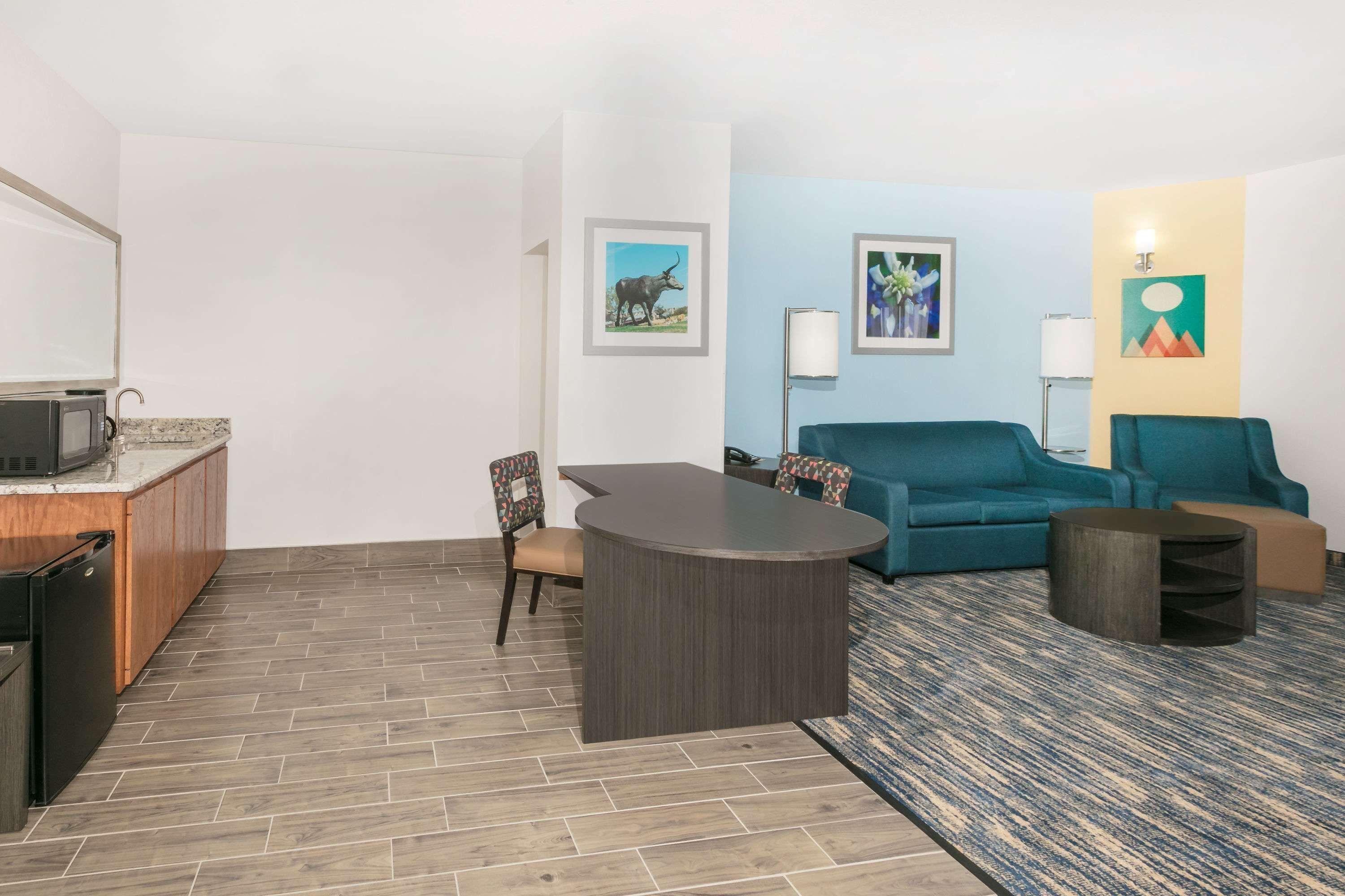 Days Inn & Suites By Wyndham Lubbock Medical Center Kültér fotó