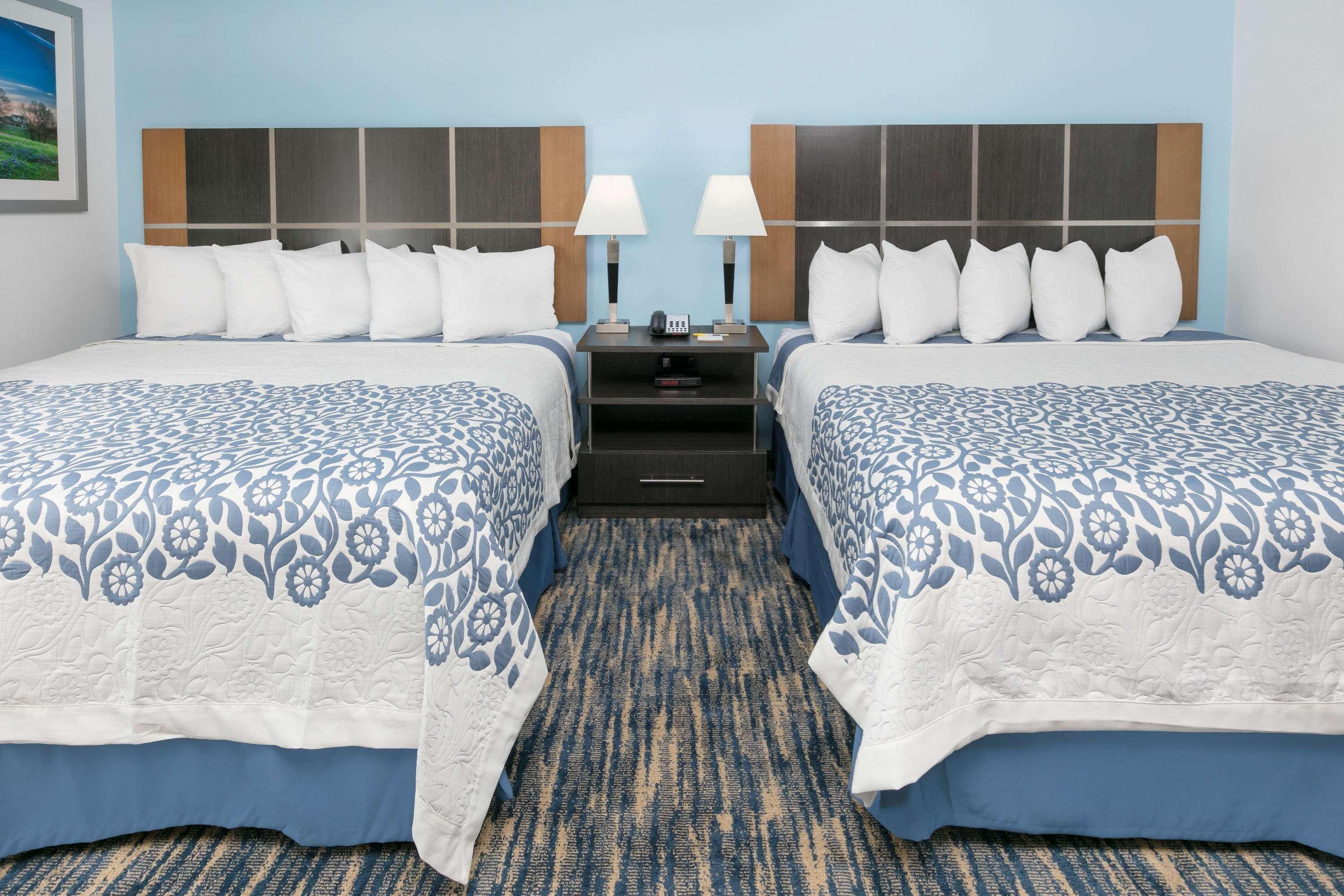 Days Inn & Suites By Wyndham Lubbock Medical Center Kültér fotó