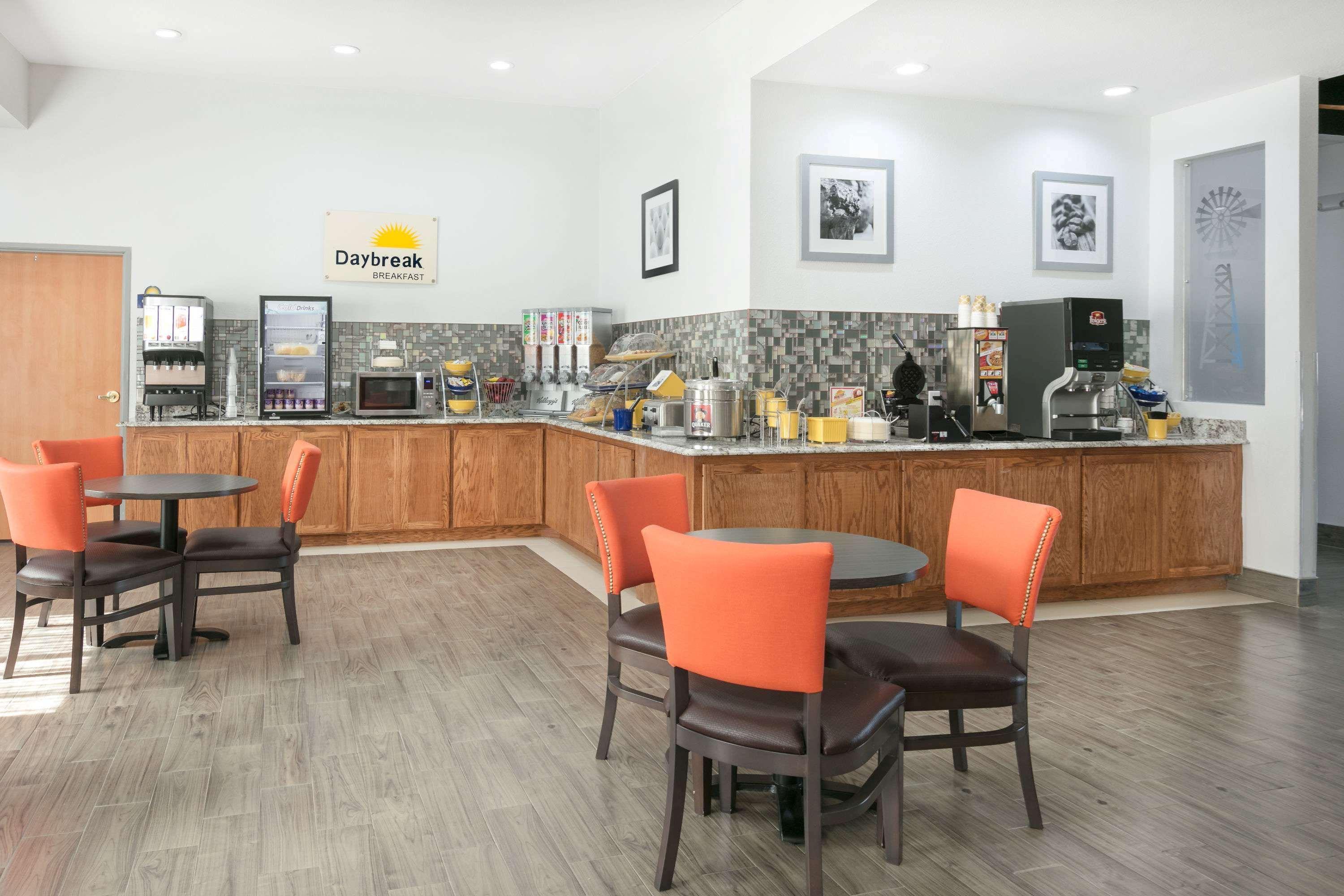 Days Inn & Suites By Wyndham Lubbock Medical Center Kültér fotó