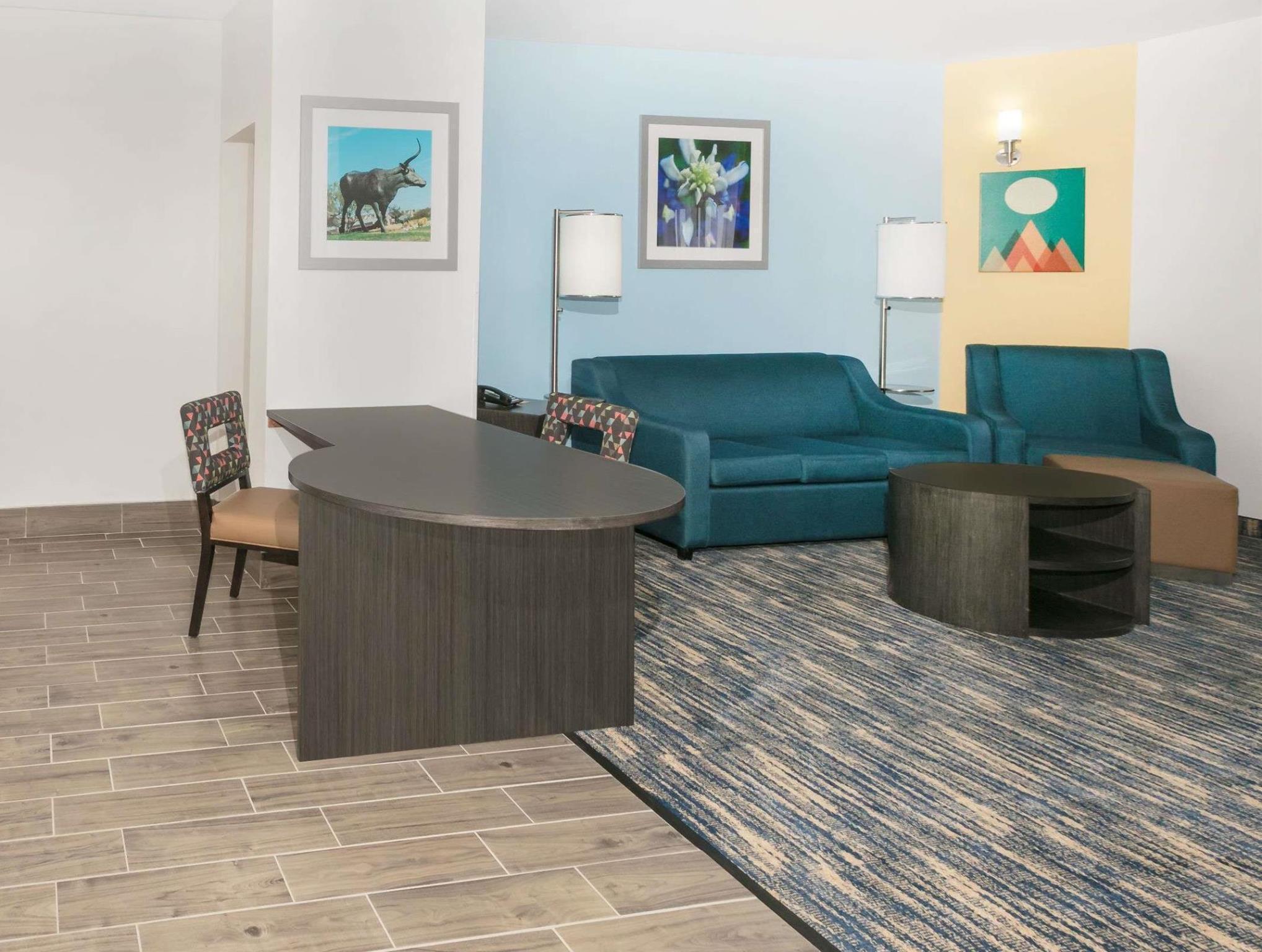 Days Inn & Suites By Wyndham Lubbock Medical Center Kültér fotó