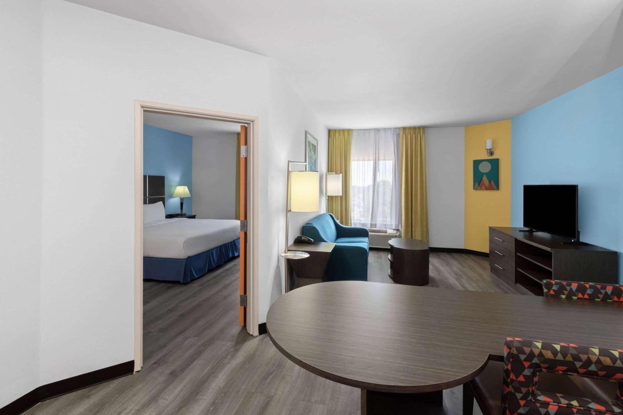 Days Inn & Suites By Wyndham Lubbock Medical Center Kültér fotó
