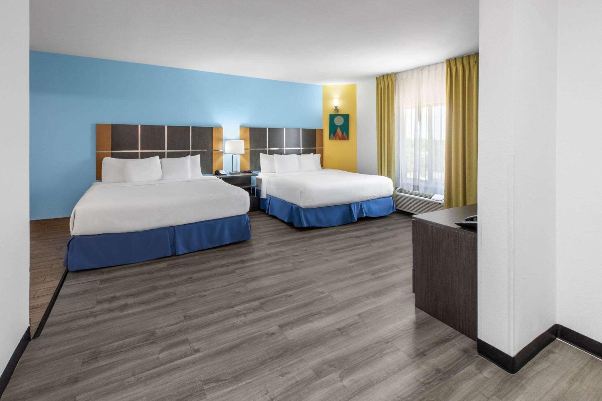 Days Inn & Suites By Wyndham Lubbock Medical Center Kültér fotó