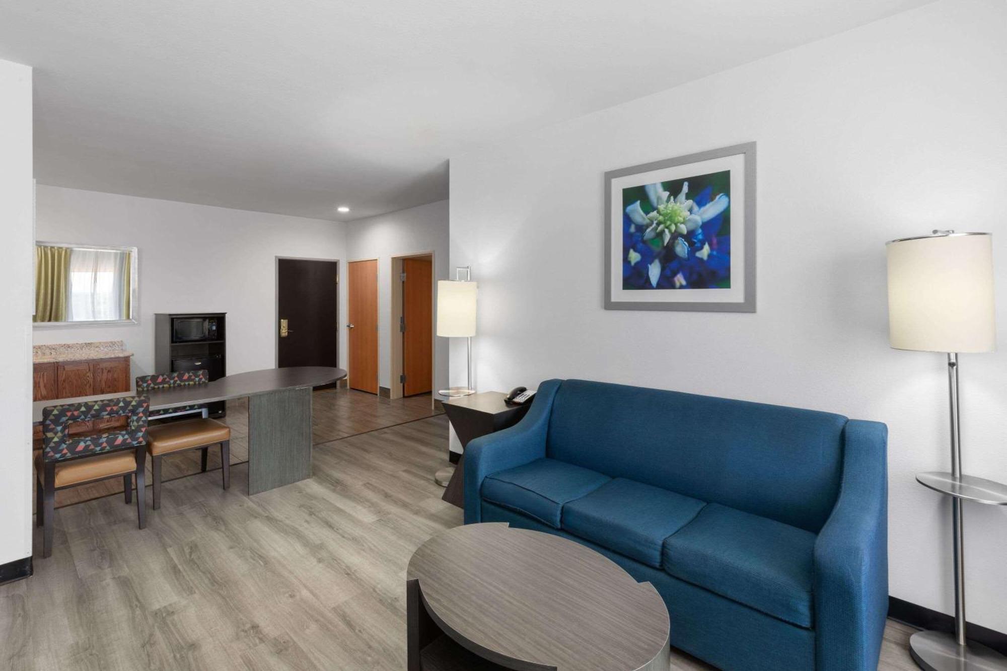 Days Inn & Suites By Wyndham Lubbock Medical Center Kültér fotó