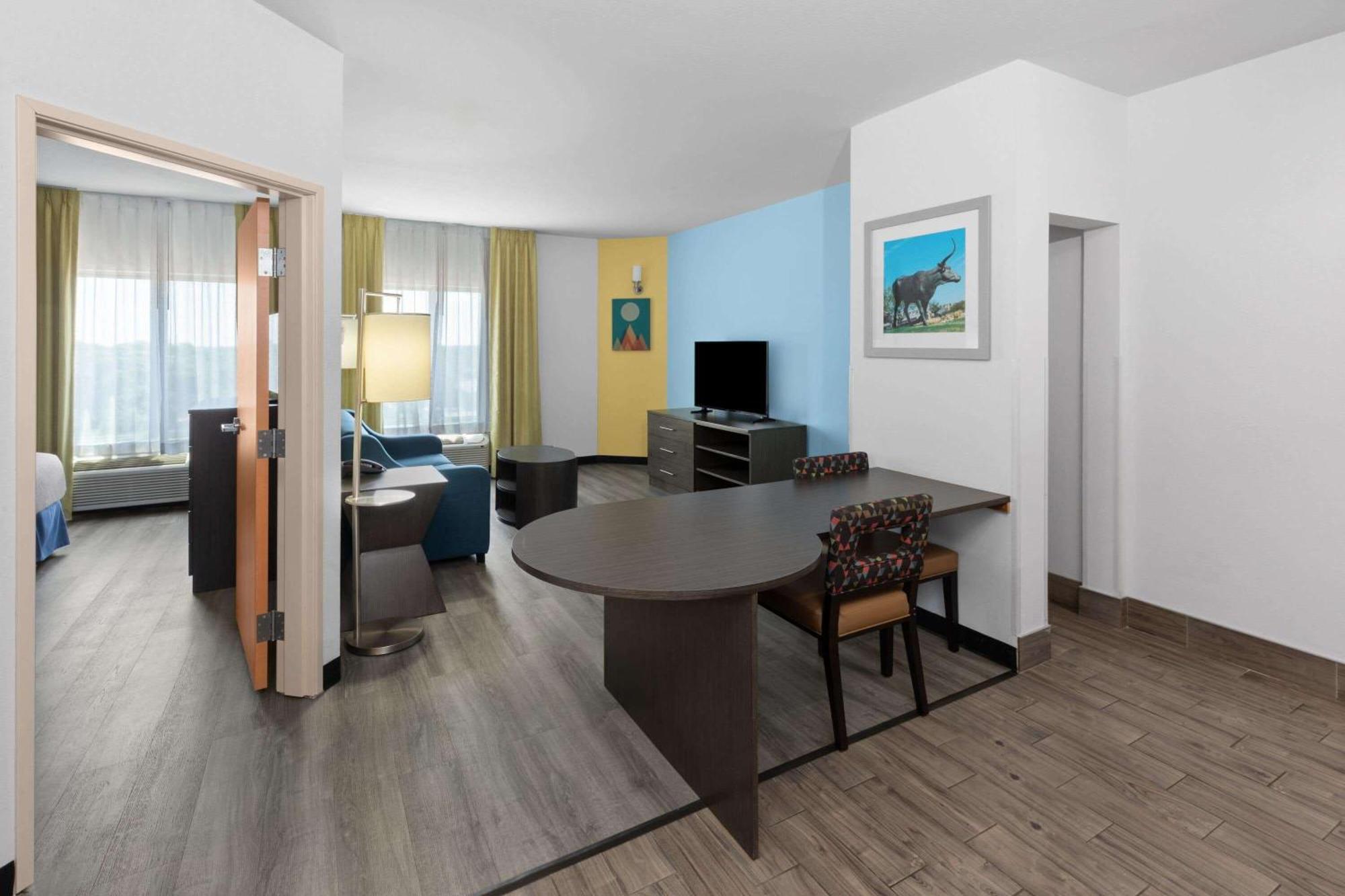 Days Inn & Suites By Wyndham Lubbock Medical Center Kültér fotó