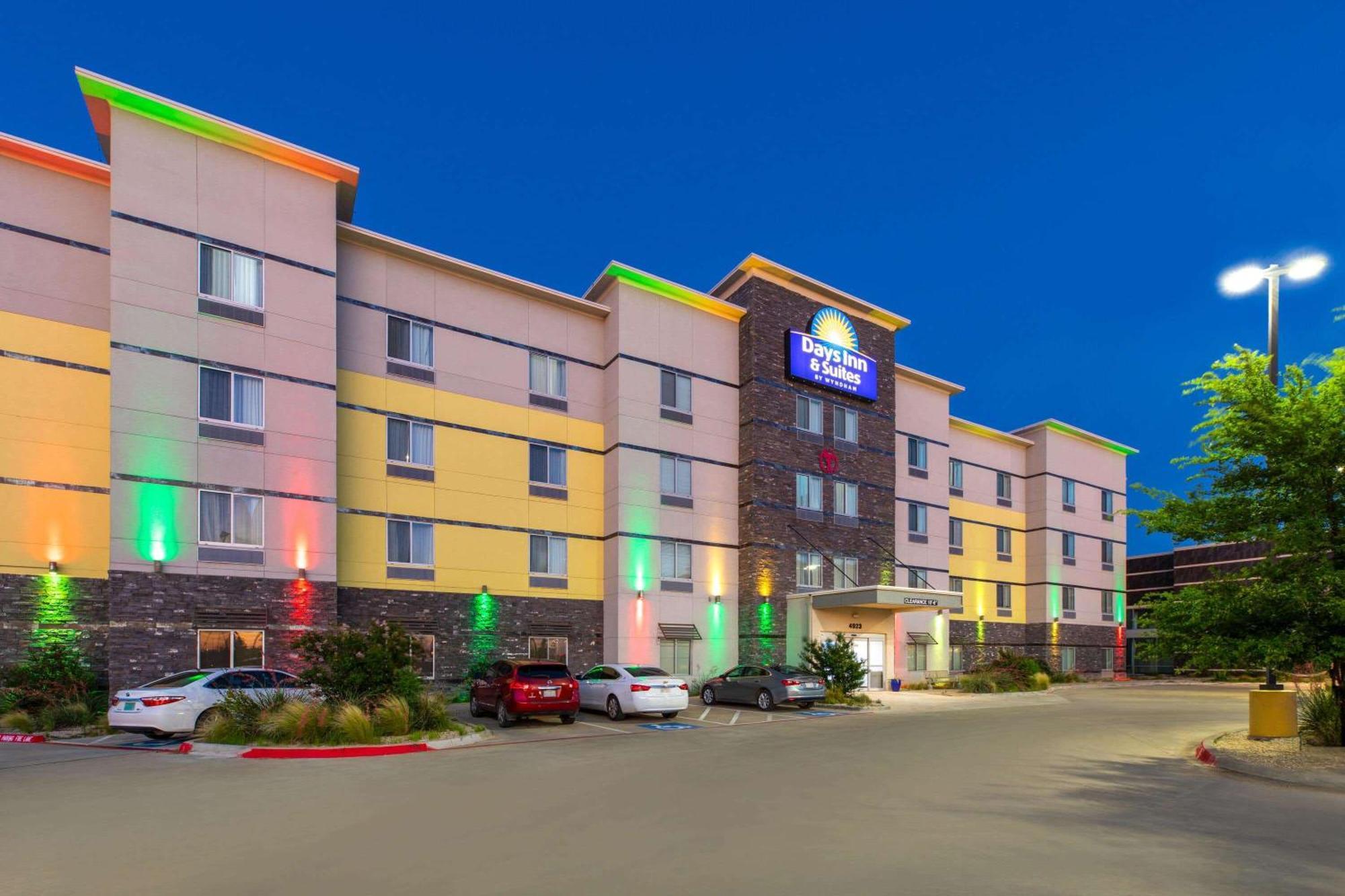 Days Inn & Suites By Wyndham Lubbock Medical Center Kültér fotó