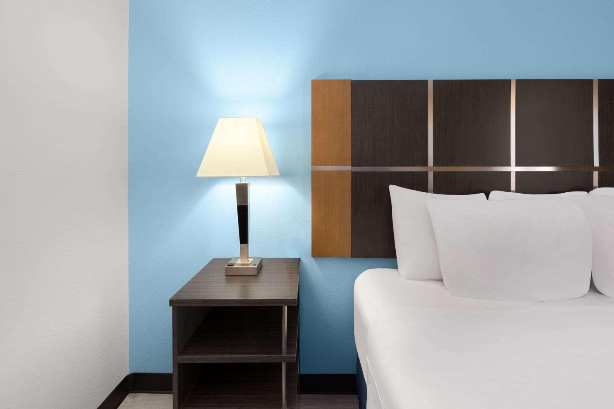 Days Inn & Suites By Wyndham Lubbock Medical Center Kültér fotó