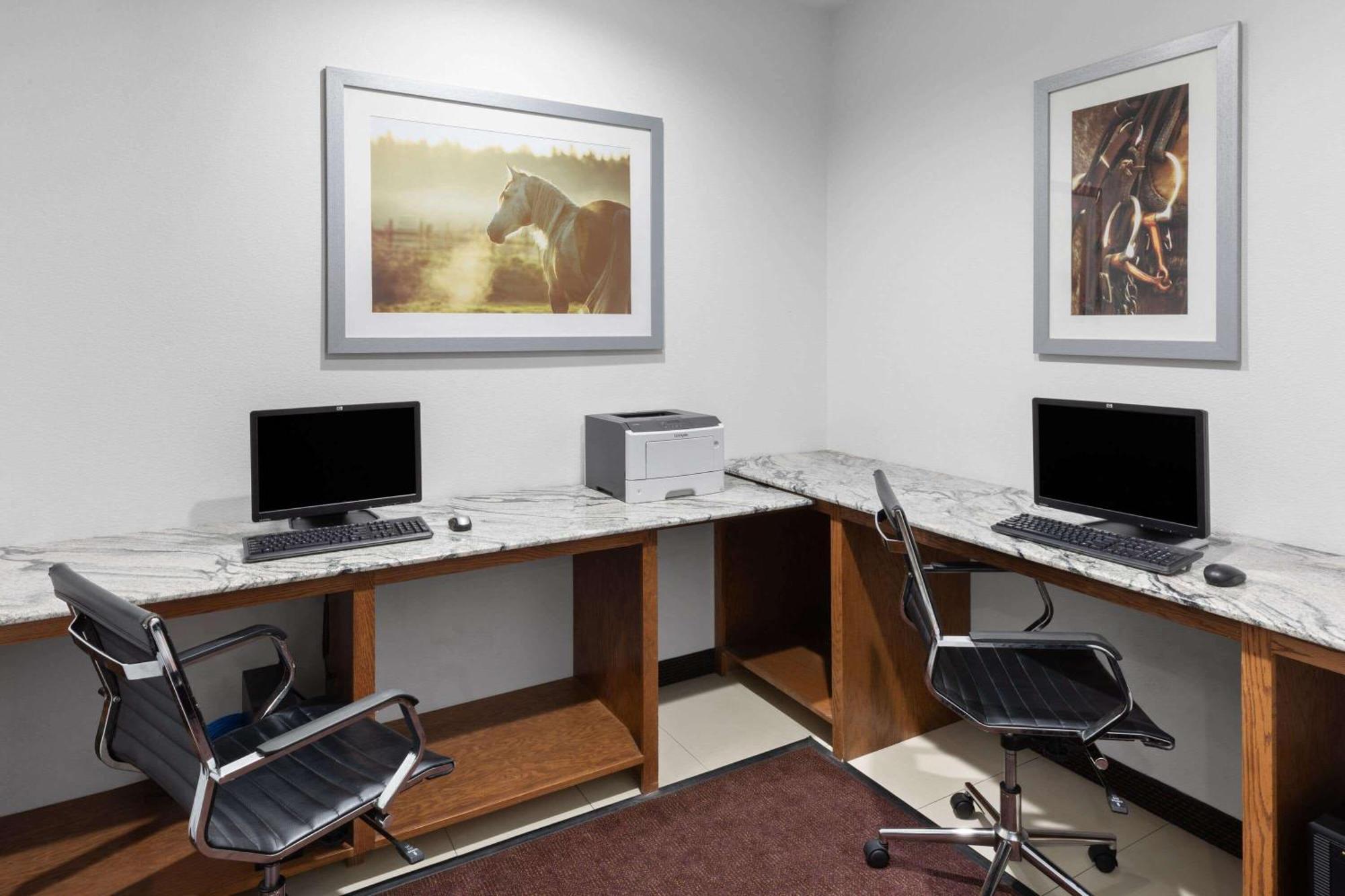 Days Inn & Suites By Wyndham Lubbock Medical Center Kültér fotó