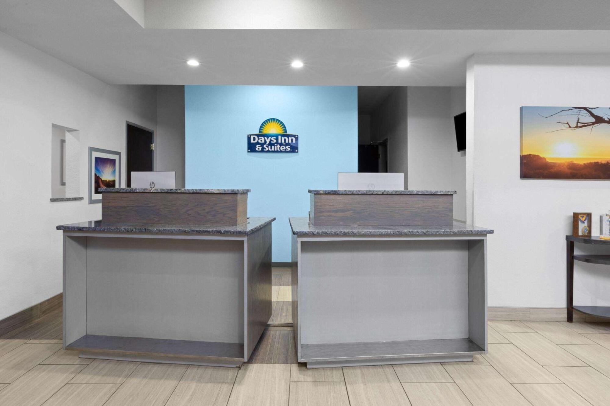 Days Inn & Suites By Wyndham Lubbock Medical Center Kültér fotó
