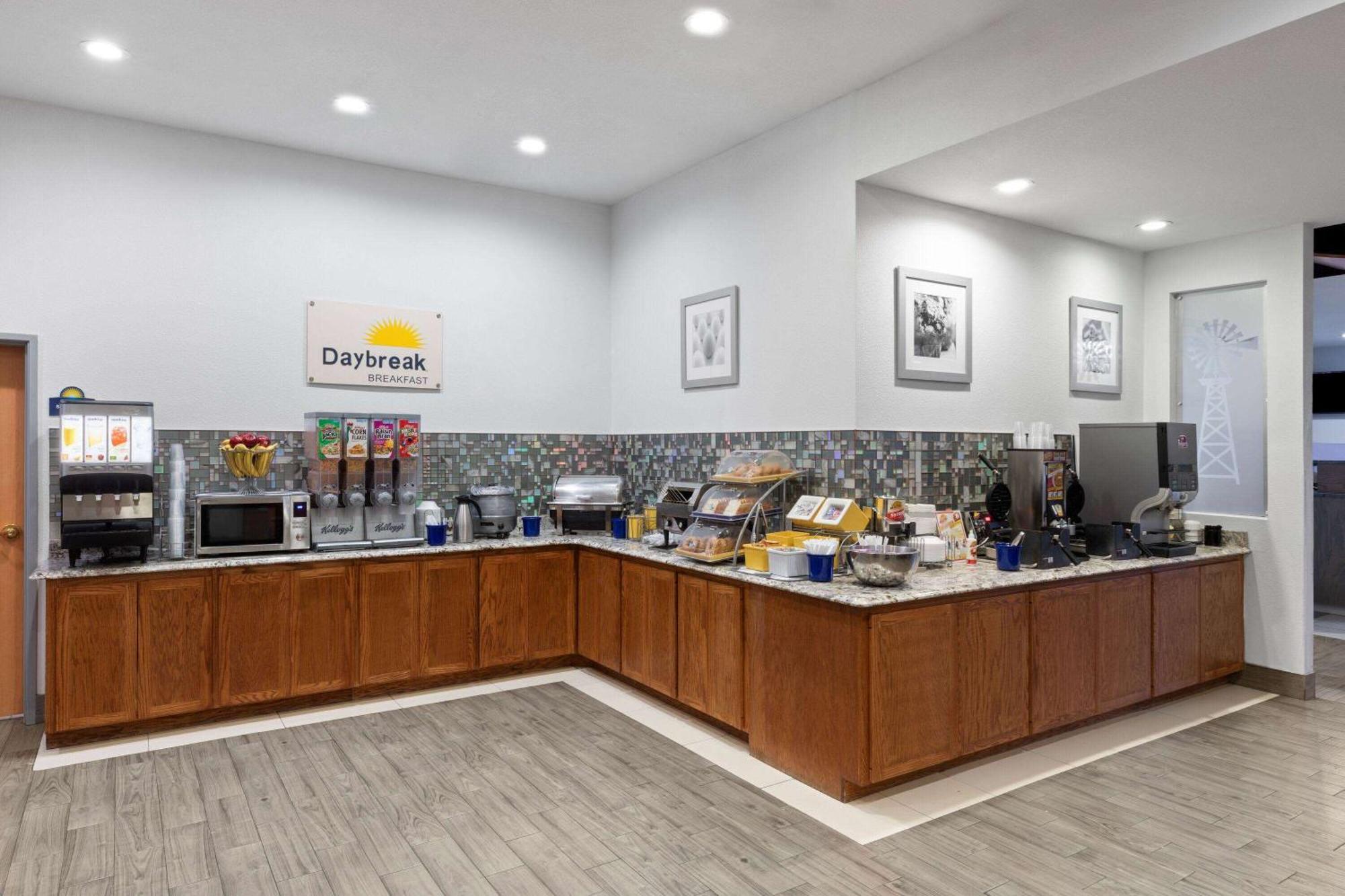 Days Inn & Suites By Wyndham Lubbock Medical Center Kültér fotó