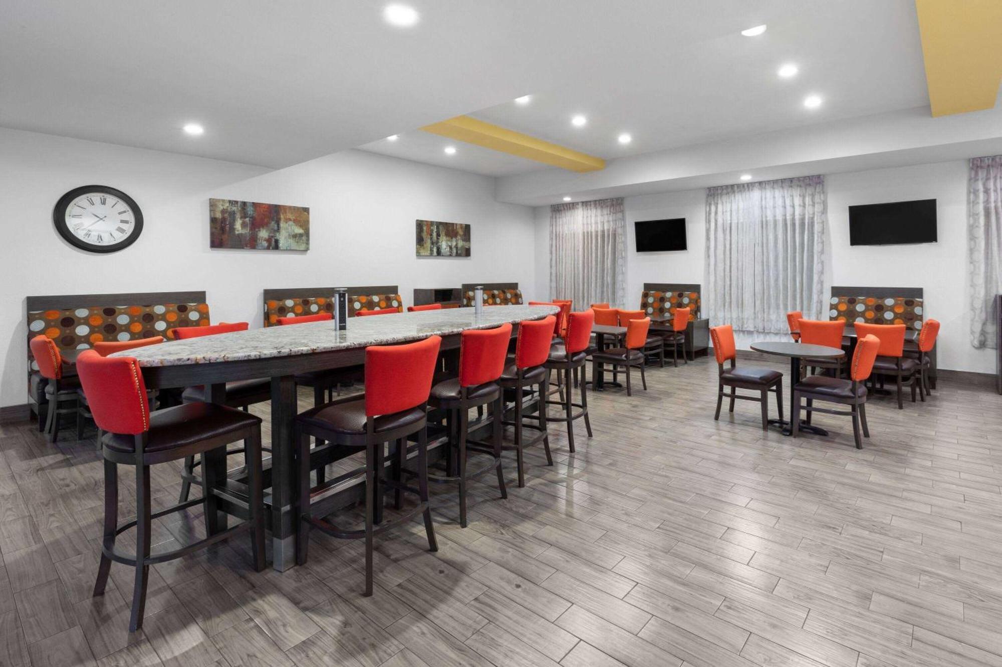 Days Inn & Suites By Wyndham Lubbock Medical Center Kültér fotó
