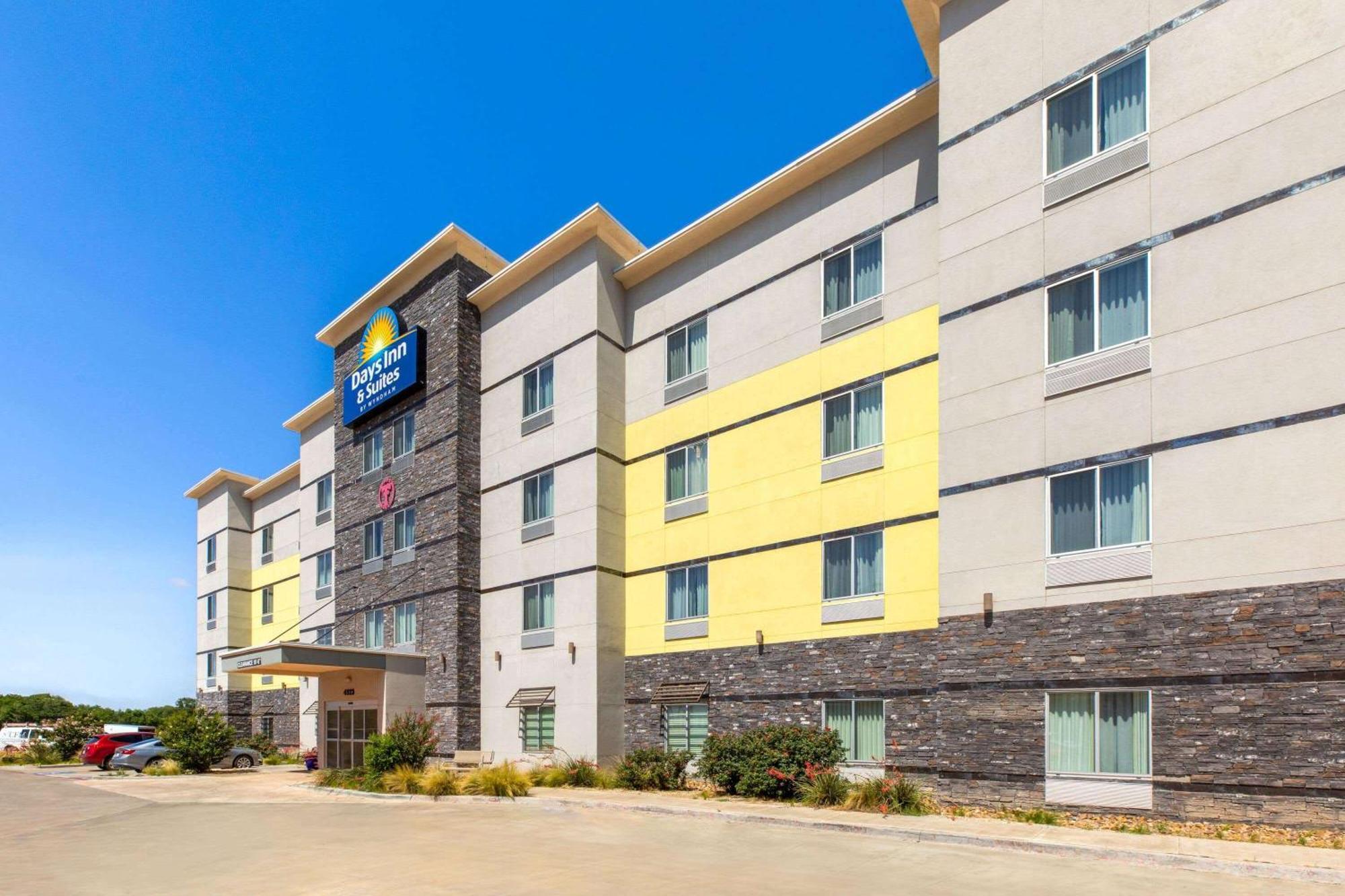 Days Inn & Suites By Wyndham Lubbock Medical Center Kültér fotó