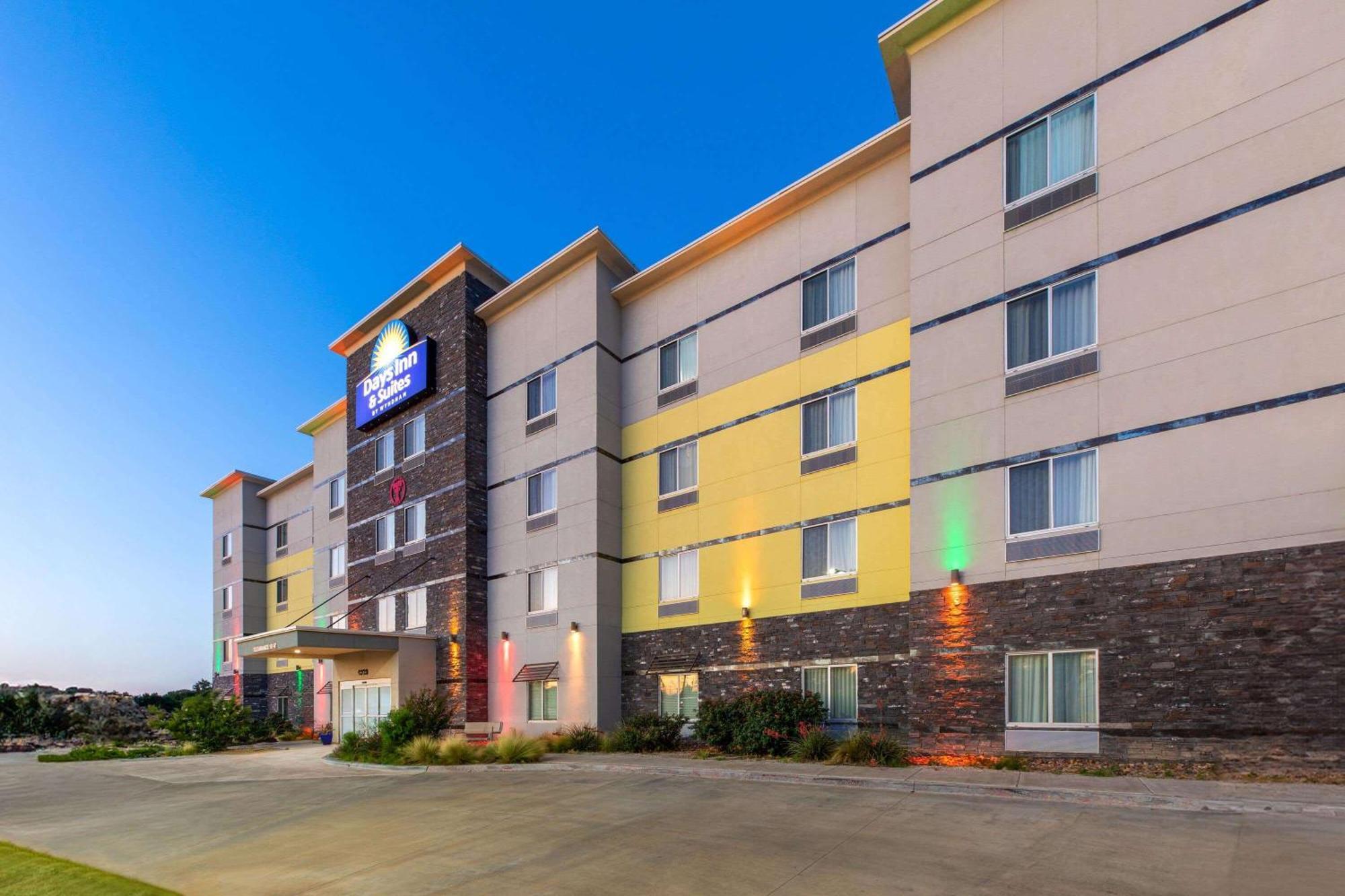Days Inn & Suites By Wyndham Lubbock Medical Center Kültér fotó