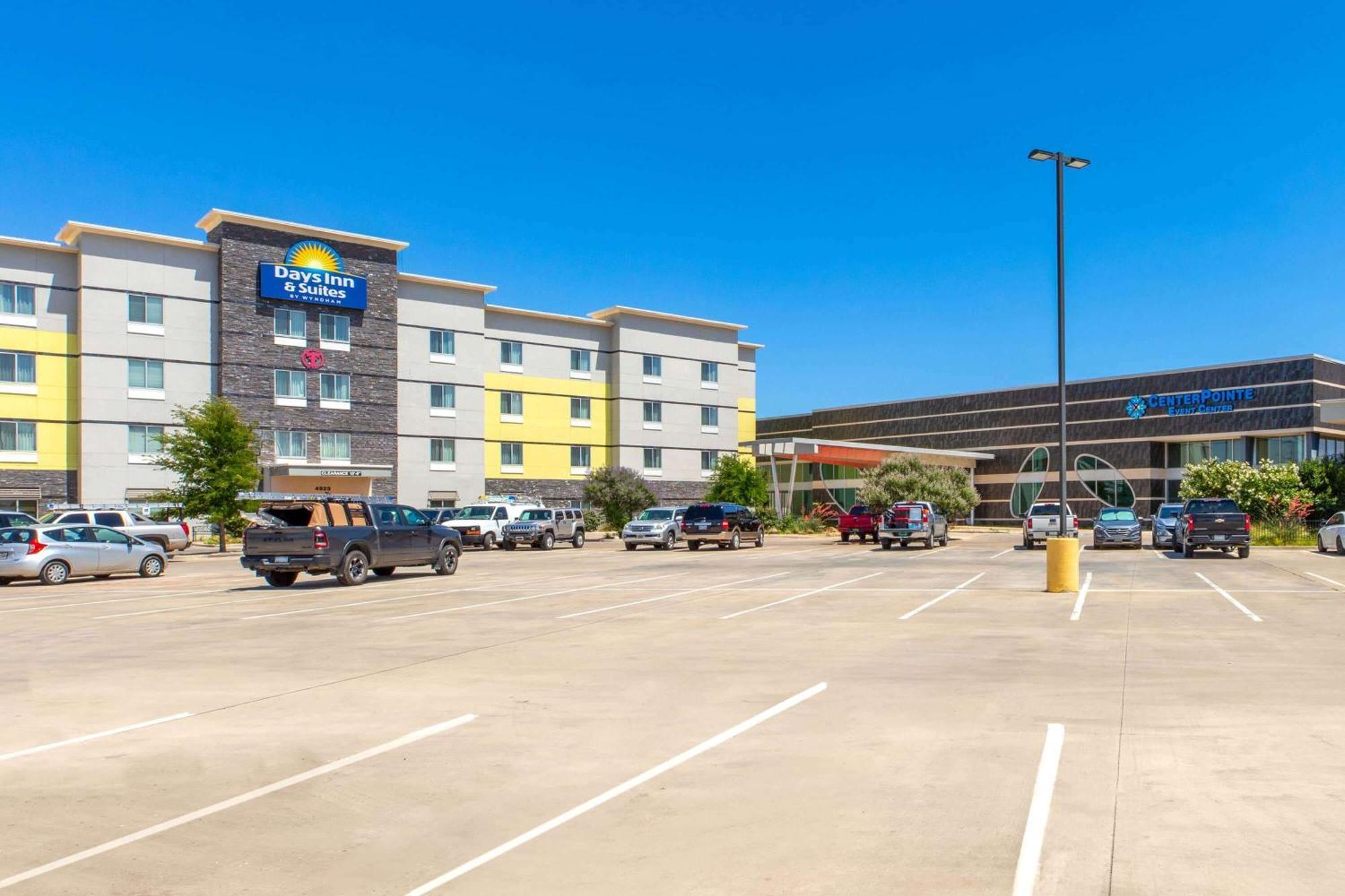 Days Inn & Suites By Wyndham Lubbock Medical Center Kültér fotó