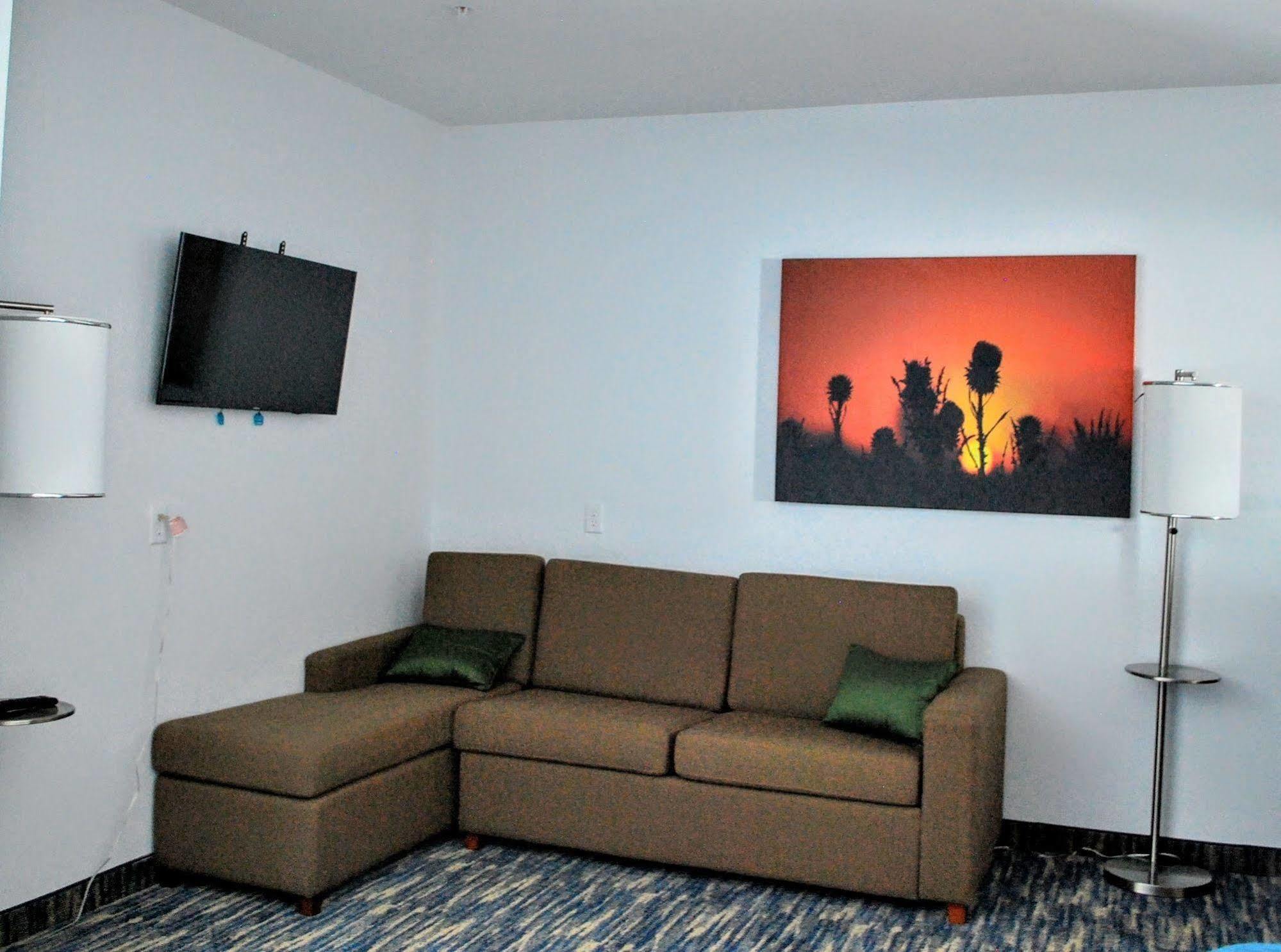 Days Inn & Suites By Wyndham Lubbock Medical Center Kültér fotó