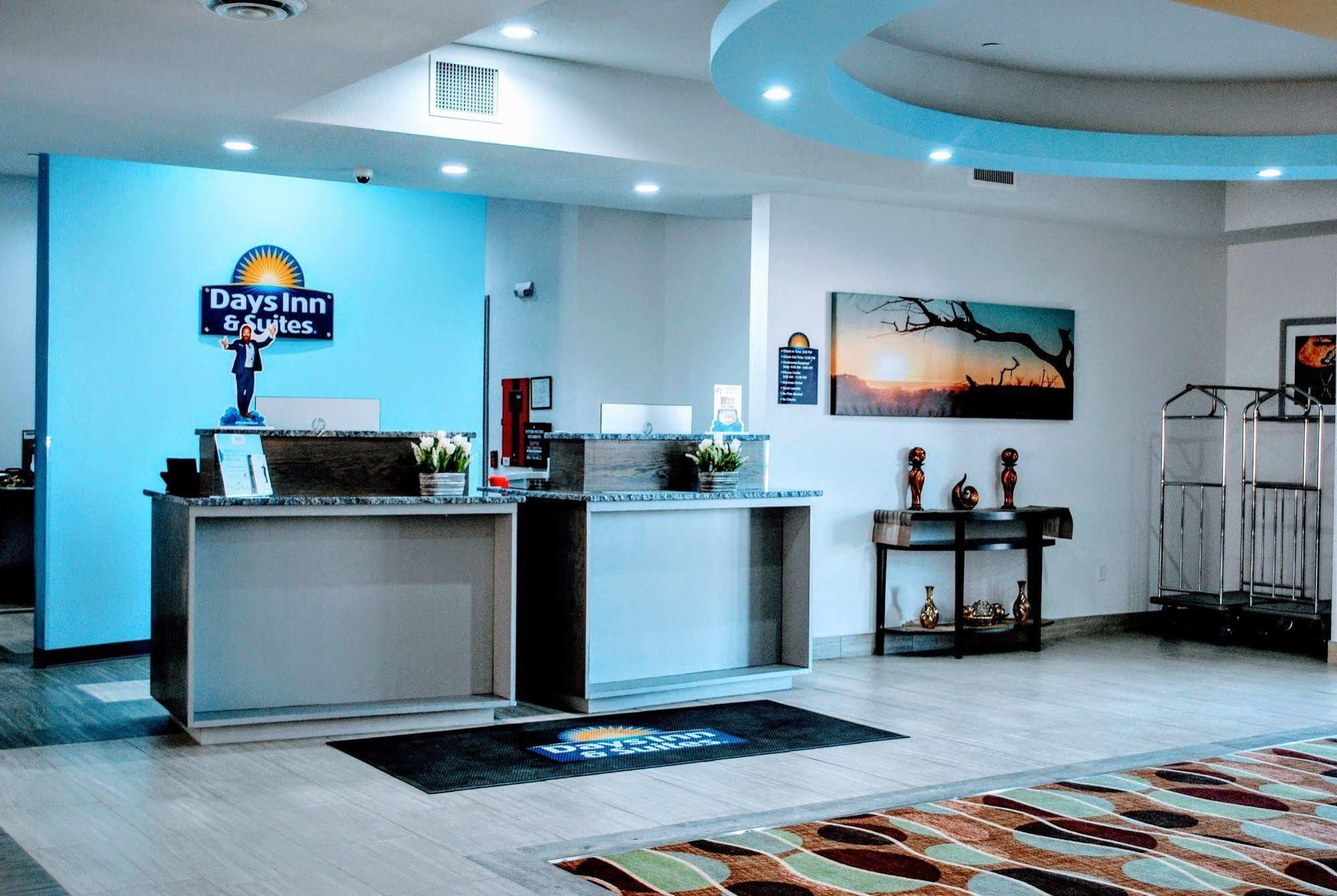 Days Inn & Suites By Wyndham Lubbock Medical Center Kültér fotó