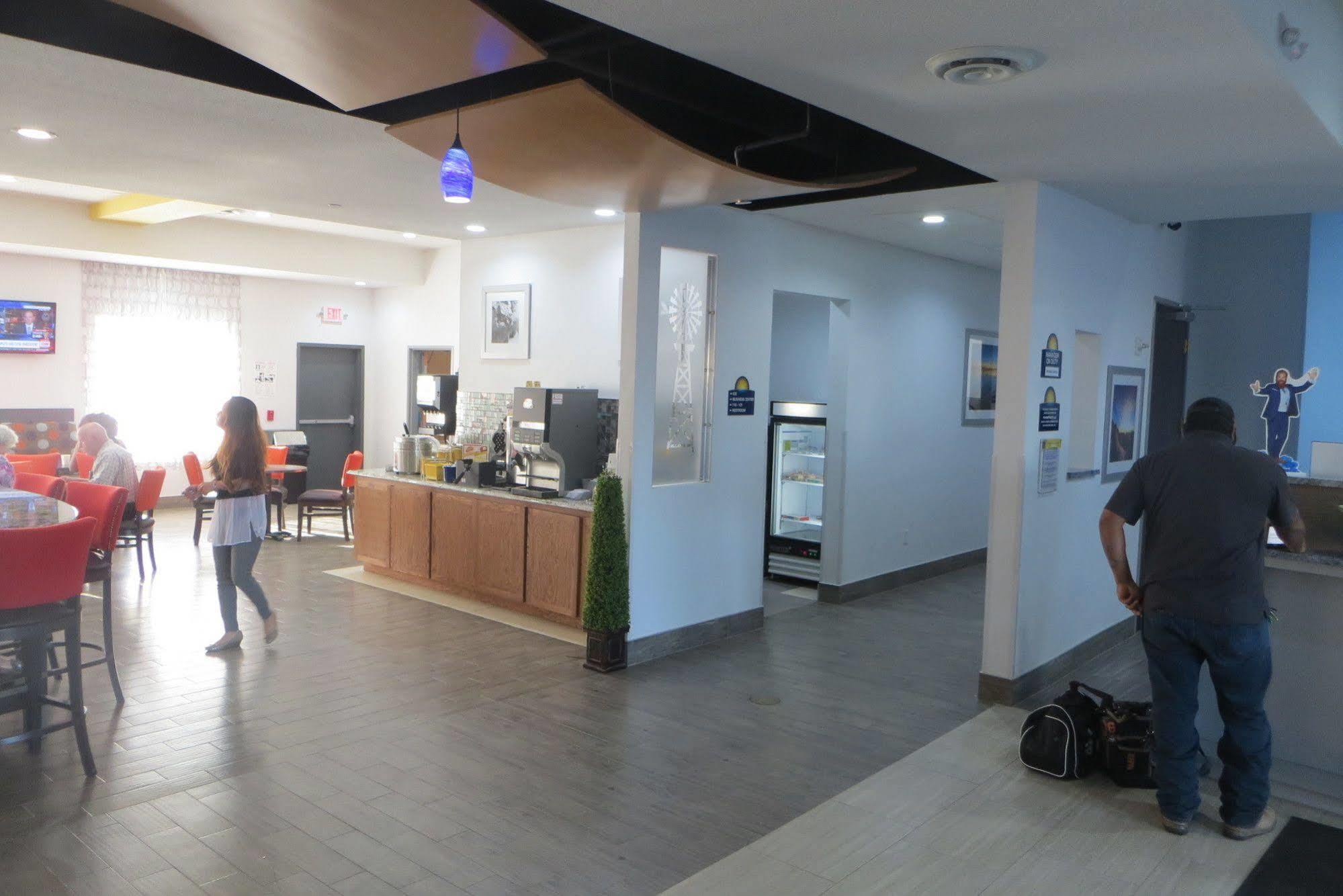 Days Inn & Suites By Wyndham Lubbock Medical Center Kültér fotó