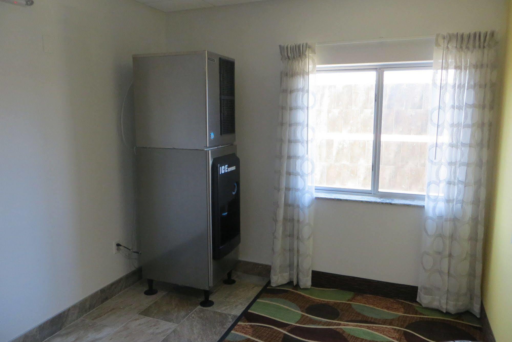 Days Inn & Suites By Wyndham Lubbock Medical Center Kültér fotó